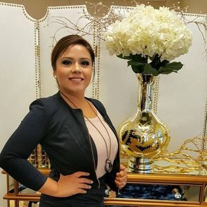 Meet your Posher, Roxana g.